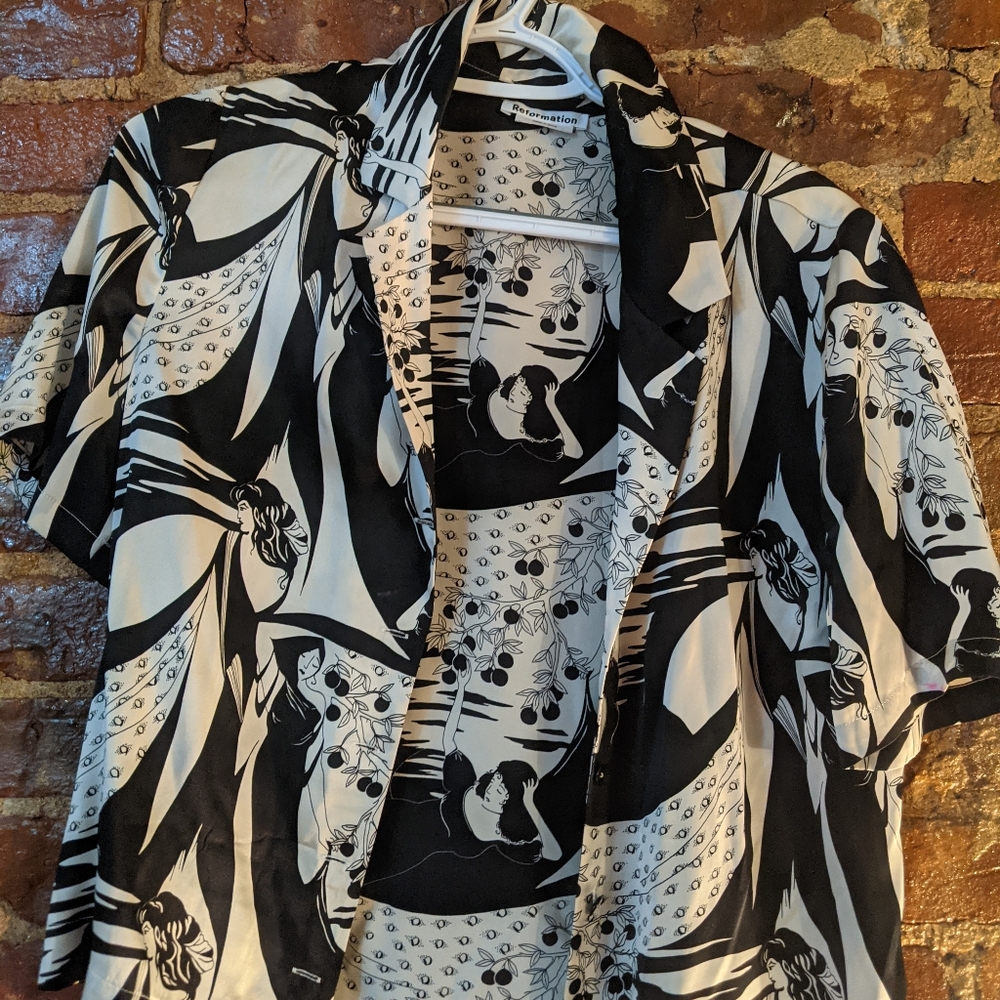 Reformation tay shirt